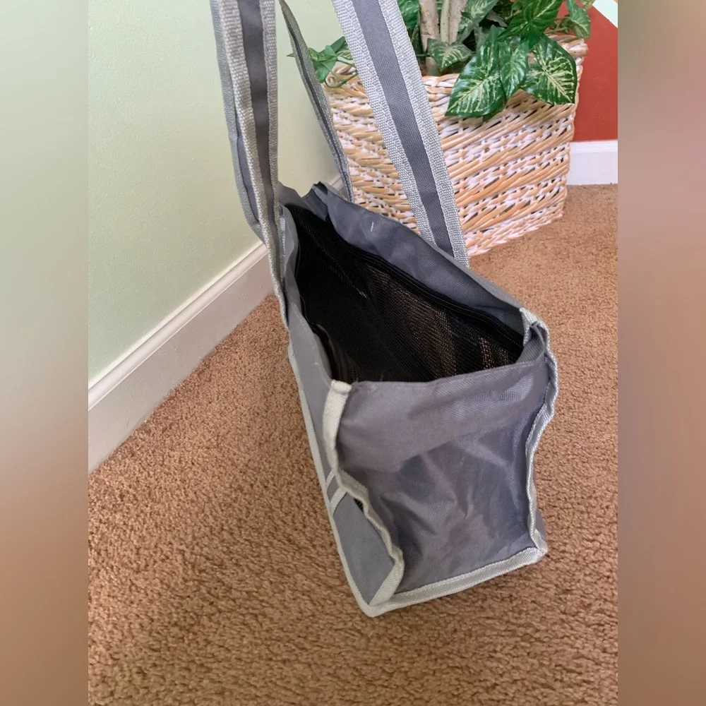 Pet carrier/travel bag